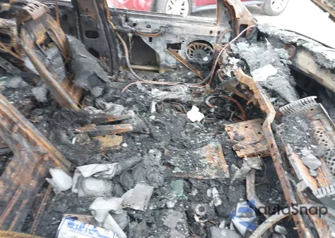 1998 Mercury Grand Marquis z USA, uszkodzony, nr VIN 2MEFM74W0WX640806